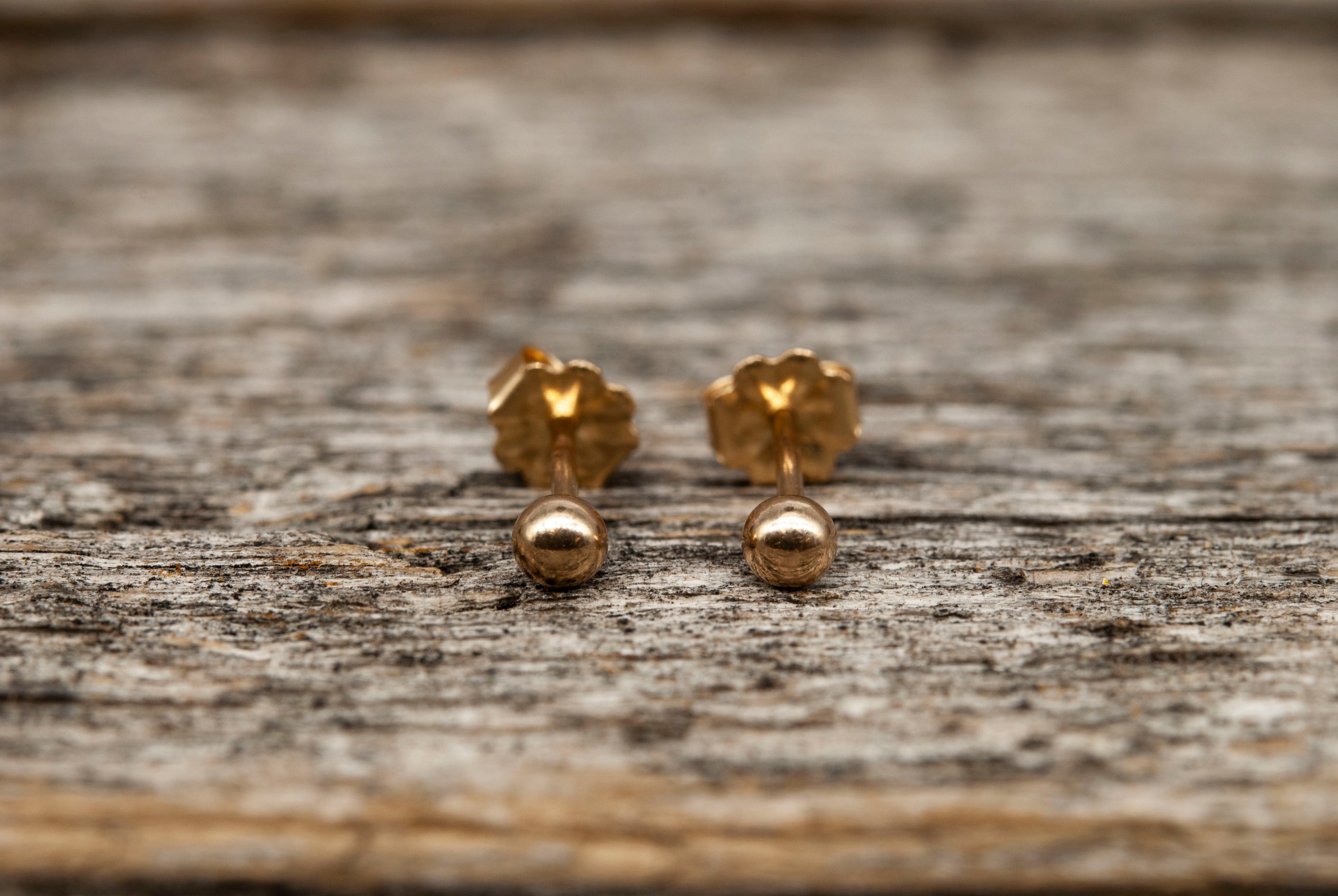 14K Gold Pebble Studs