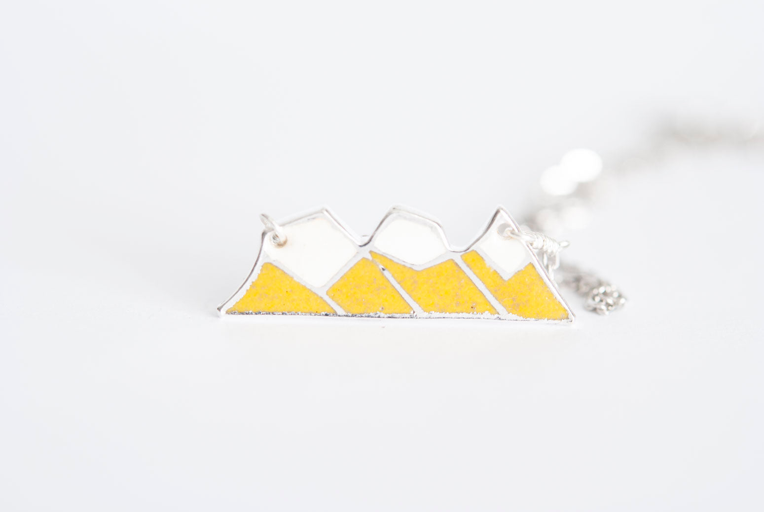 Three Sisters Mountain Necklace - Ginster Yellow