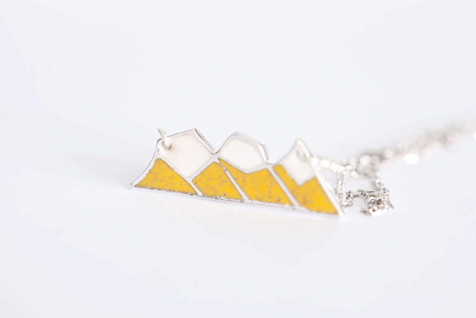 Three Sisters Mountain Necklace - Ginster Yellow